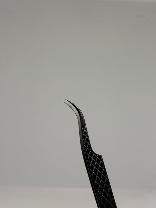 The Elite Lash Tweezer