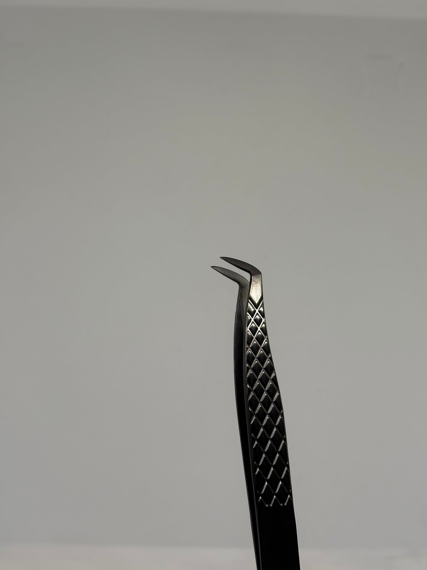The Sculptor Lash Tweezer